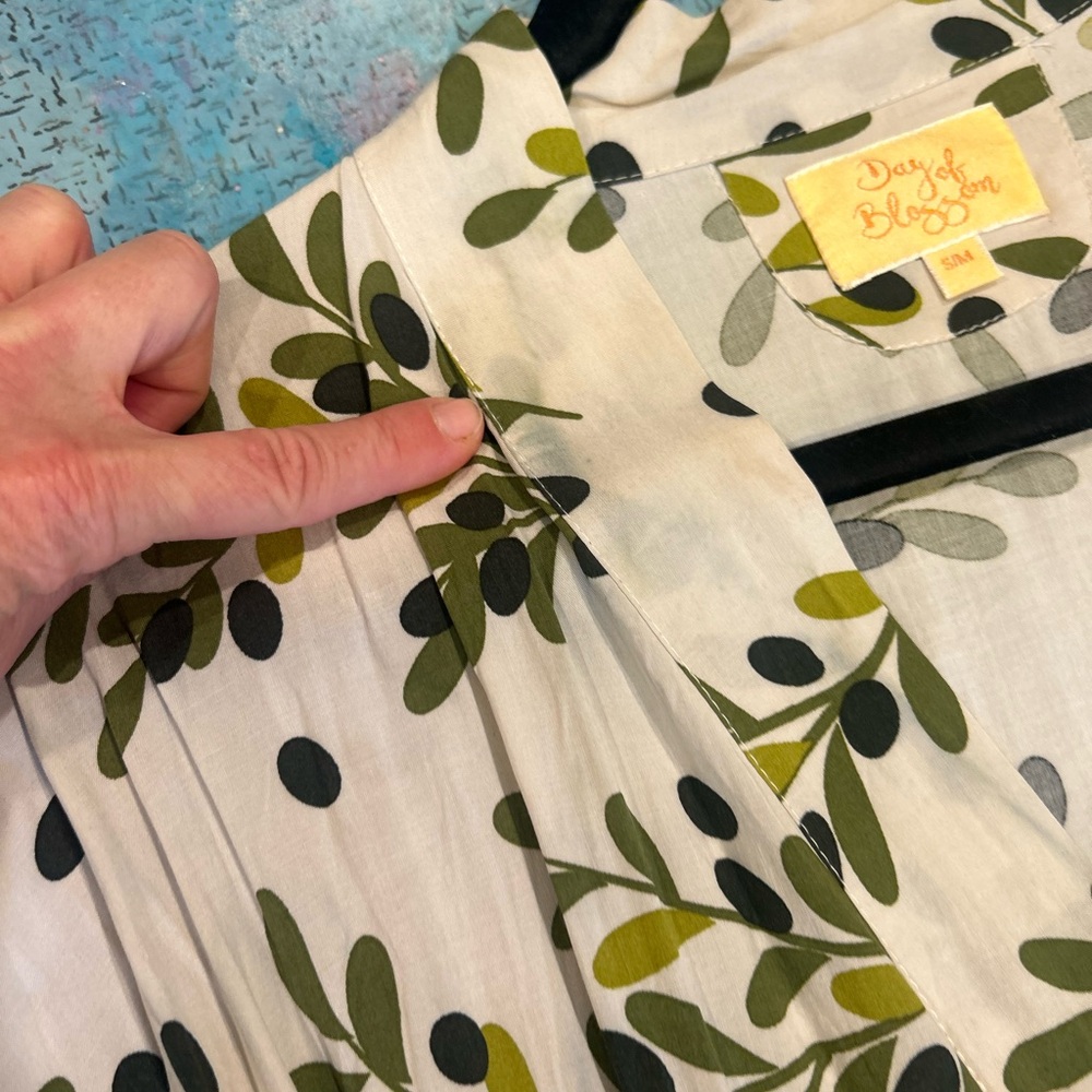 Olive 🫒 Tree Robe - Picture 11 of 12